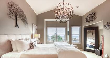 3 Ensuite Bedrooms, Pirate Cove Views, EV Charger & Walk to Depoe Bay