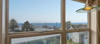Sophisticated Oceanview Retreat Overlooking Pirate Cove – Luxury Awaits