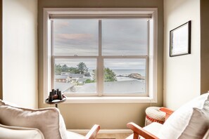 Interior - Stunning Oceanview Townhouse | Walk to Seawall, Shops & Depoe Bay Dining (Depoe Bay)