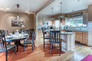 Fridge, microwave, oven, stovetop - Stunning Oceanview Townhouse | Walk to Seawall, Shops & Depoe Bay Dining (Depoe Bay)