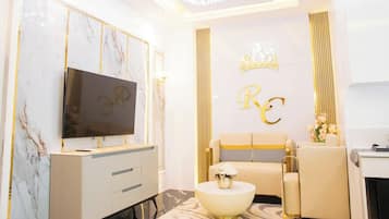 Luxury Villa, Lake View | Living area