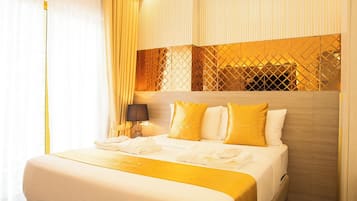 Luxury Villa, Lake View | Premium bedding, down comforters, minibar, desk