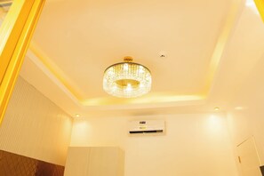 Premium bedding, down comforters, minibar, desk