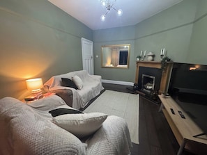 TV, fireplace