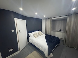 4 bedrooms, iron/ironing board, free WiFi