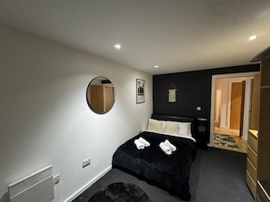 2 bedrooms, iron/ironing board, free WiFi