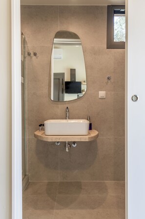 Bathroom - Adamas Hideout (Adamas)