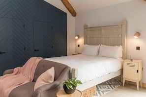 2 bedrooms, iron/ironing board, travel cot, free WiFi