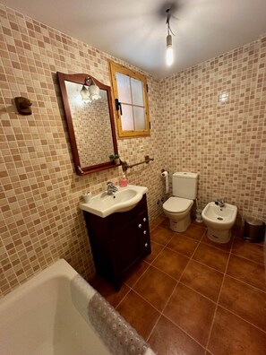 Bungalow, 3 Bedrooms, Fireplace, Mountain View | Bathroom