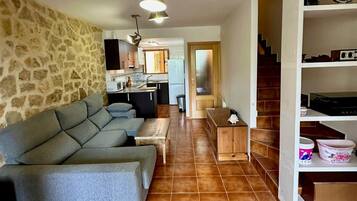 Bungalow, 3 habitaciones, chimenea, vista a la montaña | Sala de estar