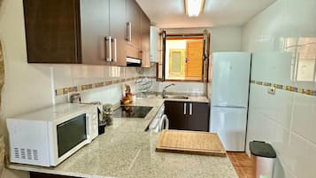 Bungalow, 3 habitaciones, chimenea, vista a la montaña | Interior