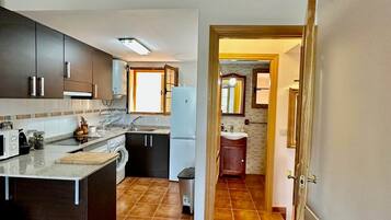 Bungalow, 3 Bedrooms, Fireplace, Mountain View | Private kitchen