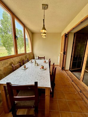 Bungalow, 3 Bedrooms, Fireplace, Mountain View | Dining room