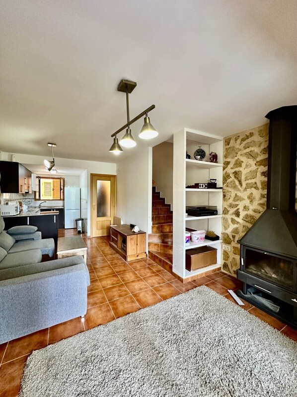 Bungalow, 3 Bedrooms, Fireplace, Mountain View | Living room