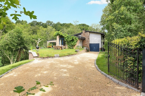 Chez Madame Irma : maison de campagne à l'Orée du bois dans parc arboré