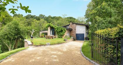 Chez Madame Irma : maison de campagne à l'Orée du bois dans parc arboré