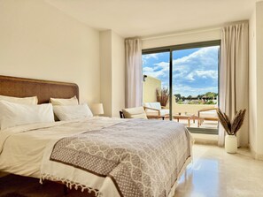 3 chambres, fer et planche à repasser, Wi-Fi, draps fournis