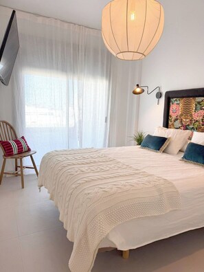 2 bedrooms, iron/ironing board, bed sheets