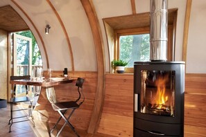 Dining - The Loft at Pickwell Manor- A unique and wonderful treehouse with an ocean view (Georgeham)