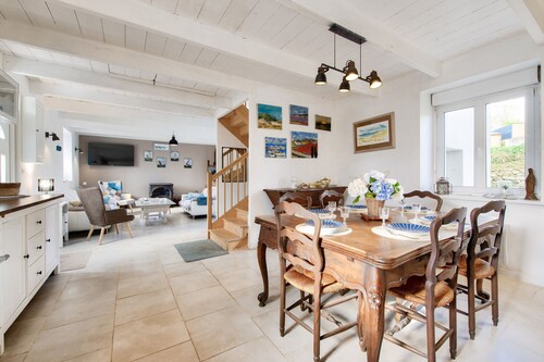 House for 6 with garden, terrace and games