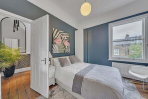 4 Schlafzimmer, Bügeleisen/Bügelbrett, Reisekinderbett, WLAN