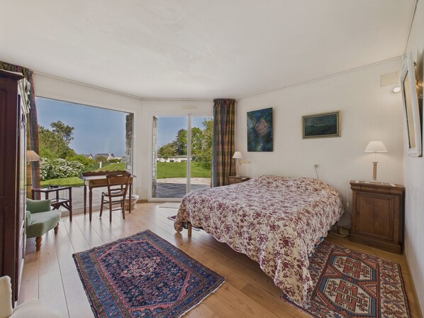 2 chambres, fer et planche à repasser, accès au Wi-Fi (inclus)