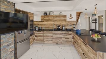 Fridge, microwave, oven, dishwasher