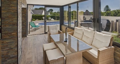 Pool, Whirlpool und große Terrasse für 7