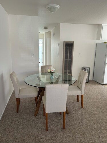 Charming 2-bedroom apartment in delightful Concord with AC