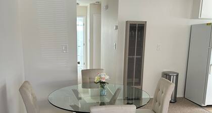 Charming 2-bedroom apartment in delightful Concord with AC