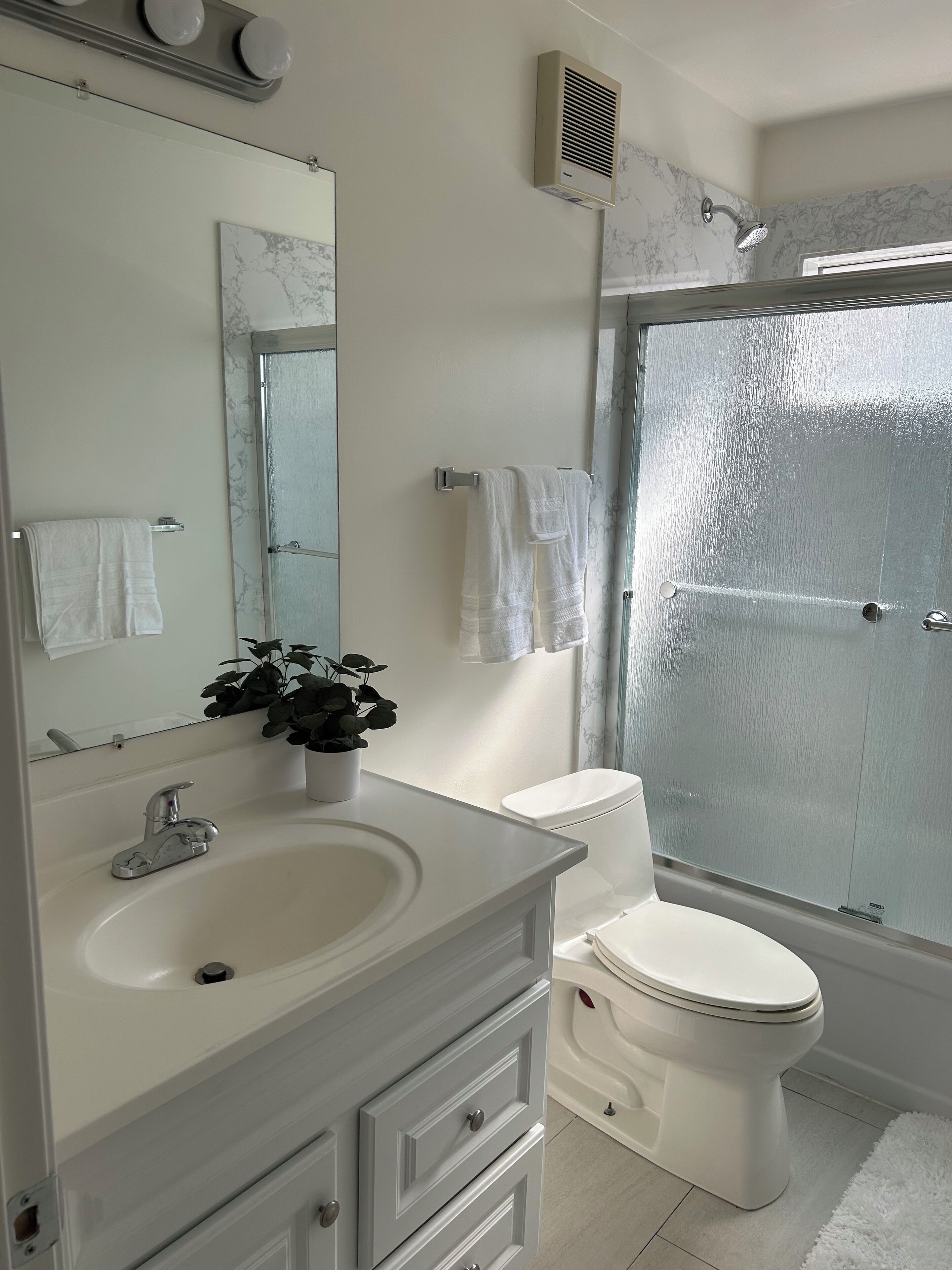 Towels, soap, shampoo, toilet paper