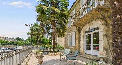 Facing the Vézère River – House for 6 – Terrace