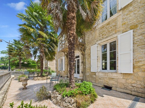 Facing the Vézère River – House for 6 – Terrace