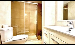 Hair dryer, towels, soap, toilet paper - Studio in front of the pool (Marbella)