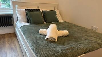 1 Schlafzimmer, BĂŒgeleisen/BĂŒgelbrett, WLAN, BettwĂ€sche