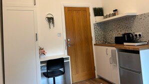Interior - compact studio in central location with excellent transport links. (London)