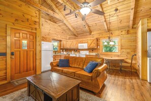 Smart TV, fireplace - Mountain Falls 2 | Creekside + Near Pigeon Forge (Sevierville)