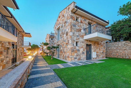 Vila, vista para o jardim | Cofres nos quartos, cortinas blackout, ferros/tƔbuas de passar roupa