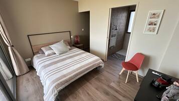 3 slaapkamers, een strijkplank/strijkijzer, gratis wifi