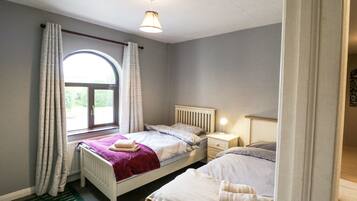 Cottage | 3 bedrooms, individually decorated, individually furnished, free WiFi