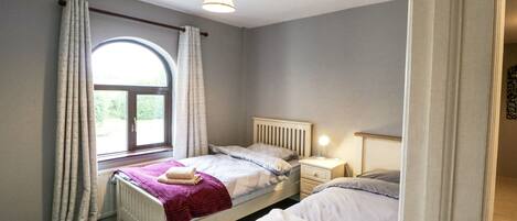 Cottage | 3 bedrooms, individually decorated, individually furnished, free WiFi