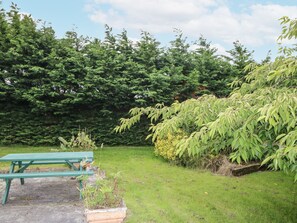Cottage | Outdoor dining - Lilly's Bungalow (Clonakilty)