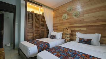 Familienapartment, 2 Schlafzimmer, Zimmerreinigung, Stadtblick | Schreibtisch, laptopgeeigneter Arbeitsplatz, Verdunkelungsvorhänge