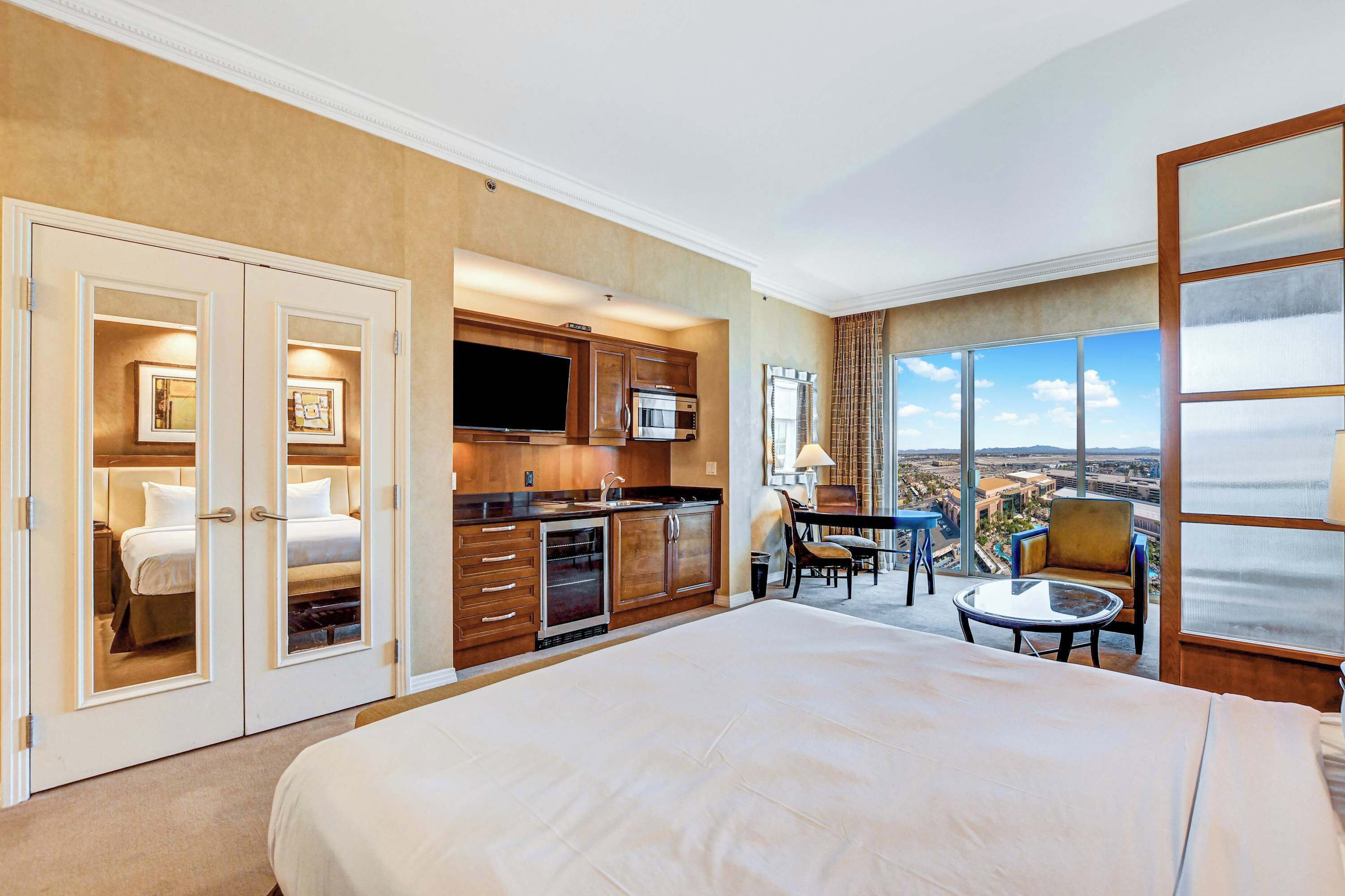 デスク、アイロン / アイロン台、WiFi、ベッドシーツ