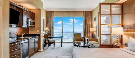 Desk, iron/ironing board, WiFi, bed sheets