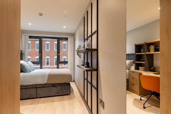 Free WiFi, bed sheets - Student Only Port on the Square (Bristol)