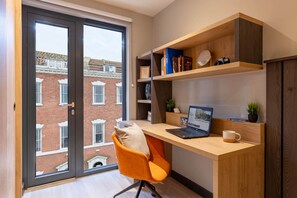 Free WiFi, bed sheets - Student Only Port on the Square (Bristol)