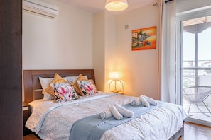 4 chambres, coffre-fort, fer et planche à repasser, lit de bébé portatif
