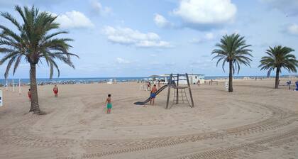 Ideal for families. 2 minutes walk from Gandia beach