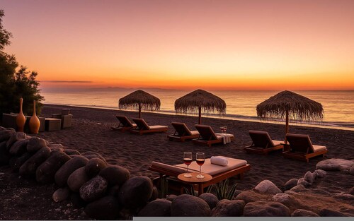 Golden Sunrise Suites - Santorini Lux Family Suite